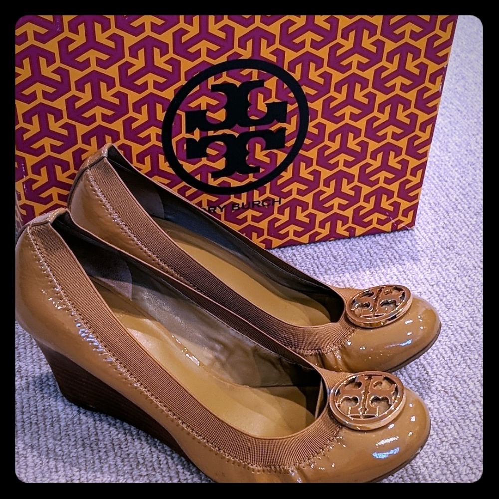 Tory Burch wedge in tan